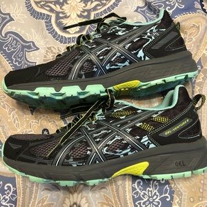 ASICS Gel venture 6. Size 7. Worn once, like new.